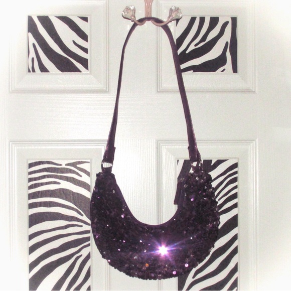 Purple and gold sequin shoulder bag with a zipper closure. - Picture 1 of 6